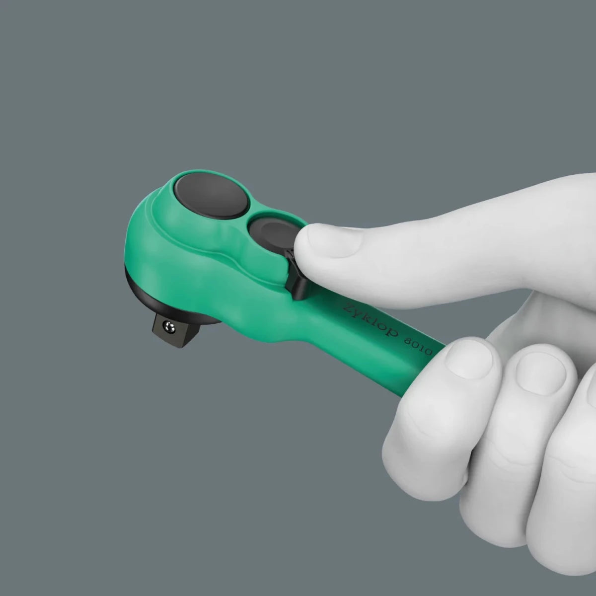 Close-up of the Wera 8010 A Zyklop Comfort thumb-operated reversing lever, demonstrating easy one-handed direction changes.