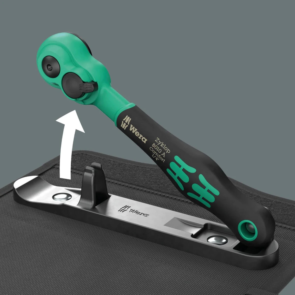 Close-up of the Wera Zyklop Comfort ratchet being secured into the specialized magnetic docking rail within the high-quality textile folding pouch.