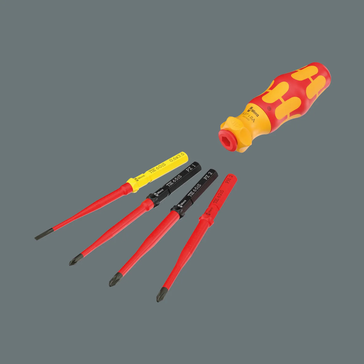 Wera 837 i RA VDE ratcheting insulated Kraftform handle shown next to 4 interchangeable metric VDE screwdriver blades.