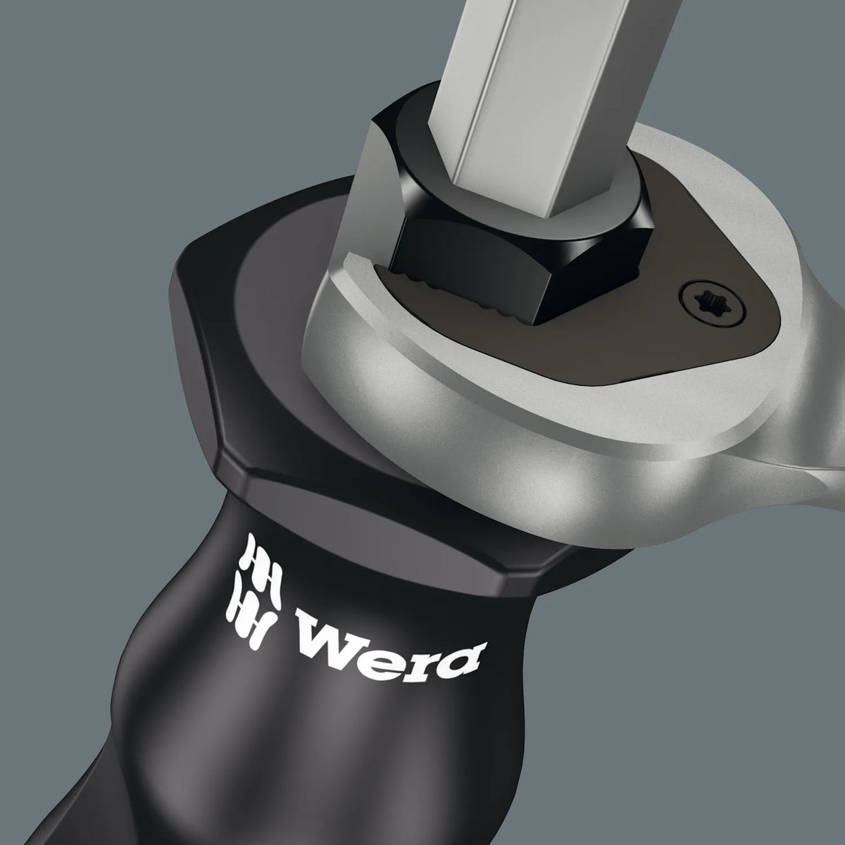 Illustration of a hammer striking the integrated heavy-duty steel impact cap at the top of a Wera Kraftform Chiseldriver handle.