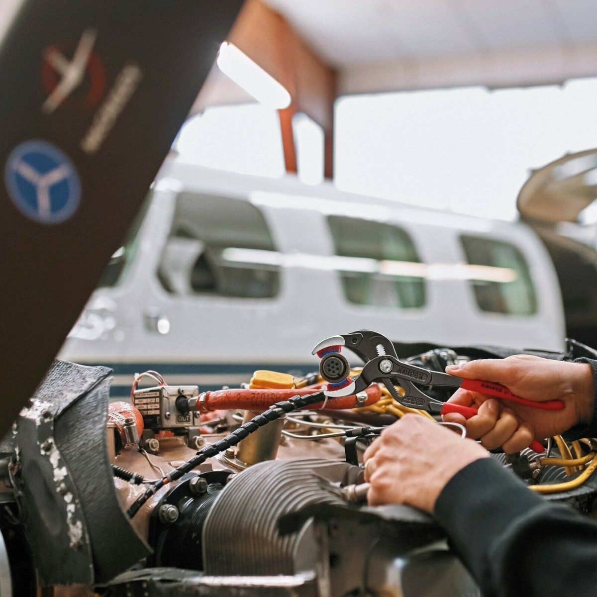 Knipex Pipe and Connector Pliers 10" 81 11 250 - Mr. Tools